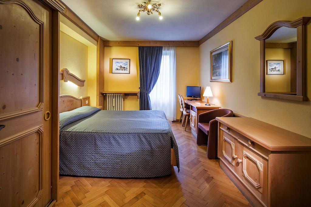 Hotel Corona Кортіна-д'Ампеццо Екстер'єр фото